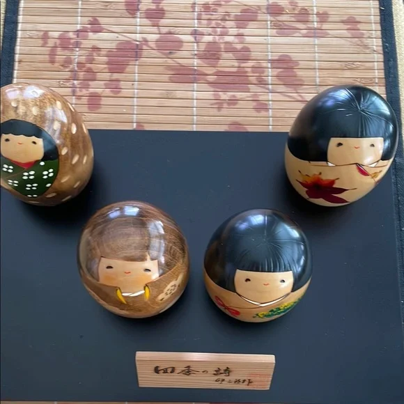 Handcrafted Wooden Kokeshi Dolls Set - The four seasons with stand. - Picture 2 of 16